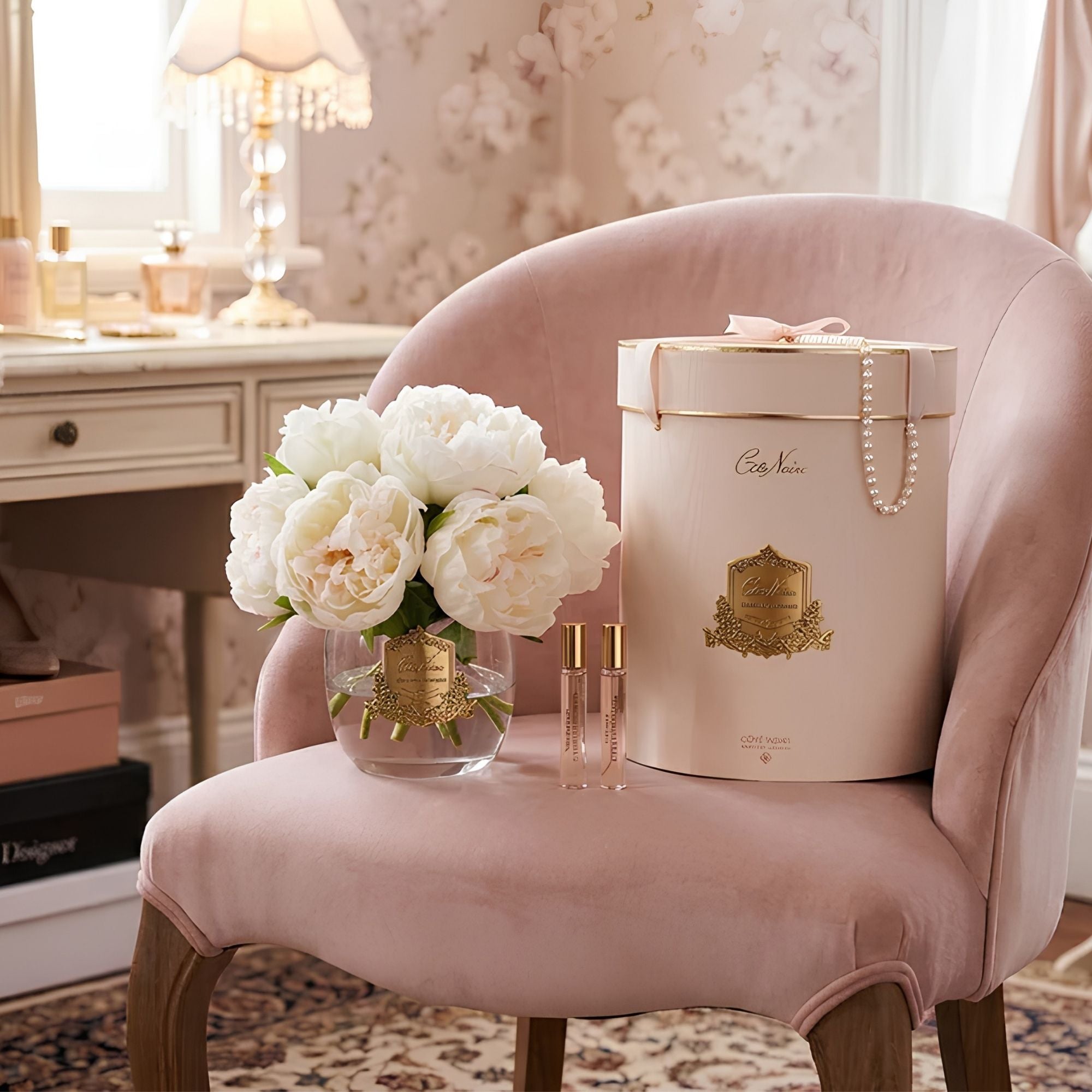Close-up of Côte Noire Heritage Peonies Bouquet blush peonies in crystal-clear gel with gold badge detail